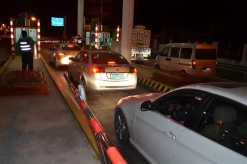 假期高速行駛攻略，看一遍絕對(duì)平安！