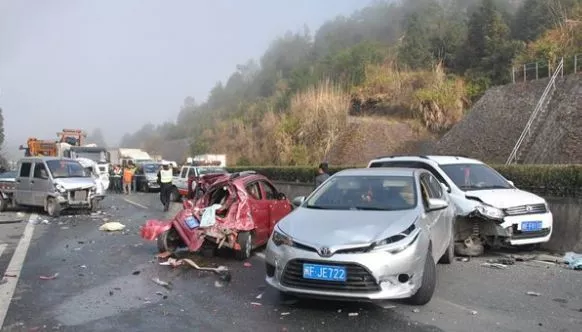 假期高速行駛攻略，看一遍絕對(duì)平安！