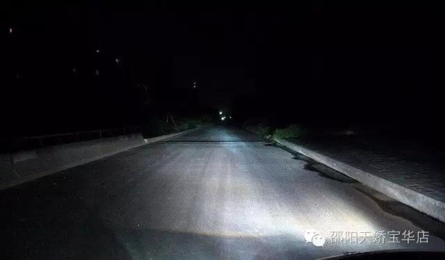 尤其是改過(guò)氙氣大燈的車(chē)主們，定期檢查電路，檢查火花塞是否積碳老化，這是很有必要的！