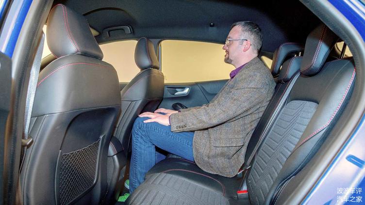 福特發(fā)布PUMA小型SUV官圖，歐式風(fēng)格，造型很有柔和感