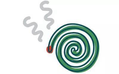 奔馳車突然起火！車主：車?yán)镉形米?，點(diǎn)了盤蚊香……