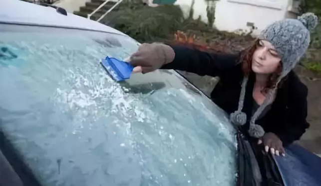 汽車玻璃結(jié)冰怎么辦，簡(jiǎn)單處理有妙招