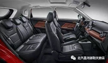 易燃易爆炸！夏天在車?yán)锓胚@些東西絕對(duì)是奪命炸彈！