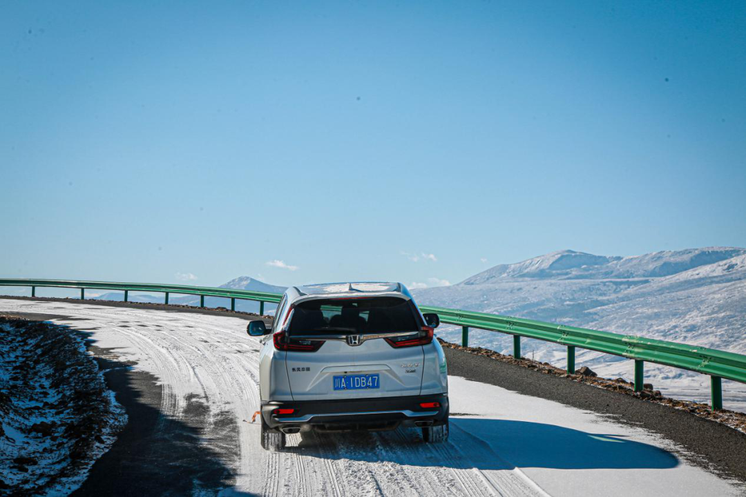 游記連載 | 前往格聶神山的路上，我們進(jìn)行了一場(chǎng)“冰雪試駕”